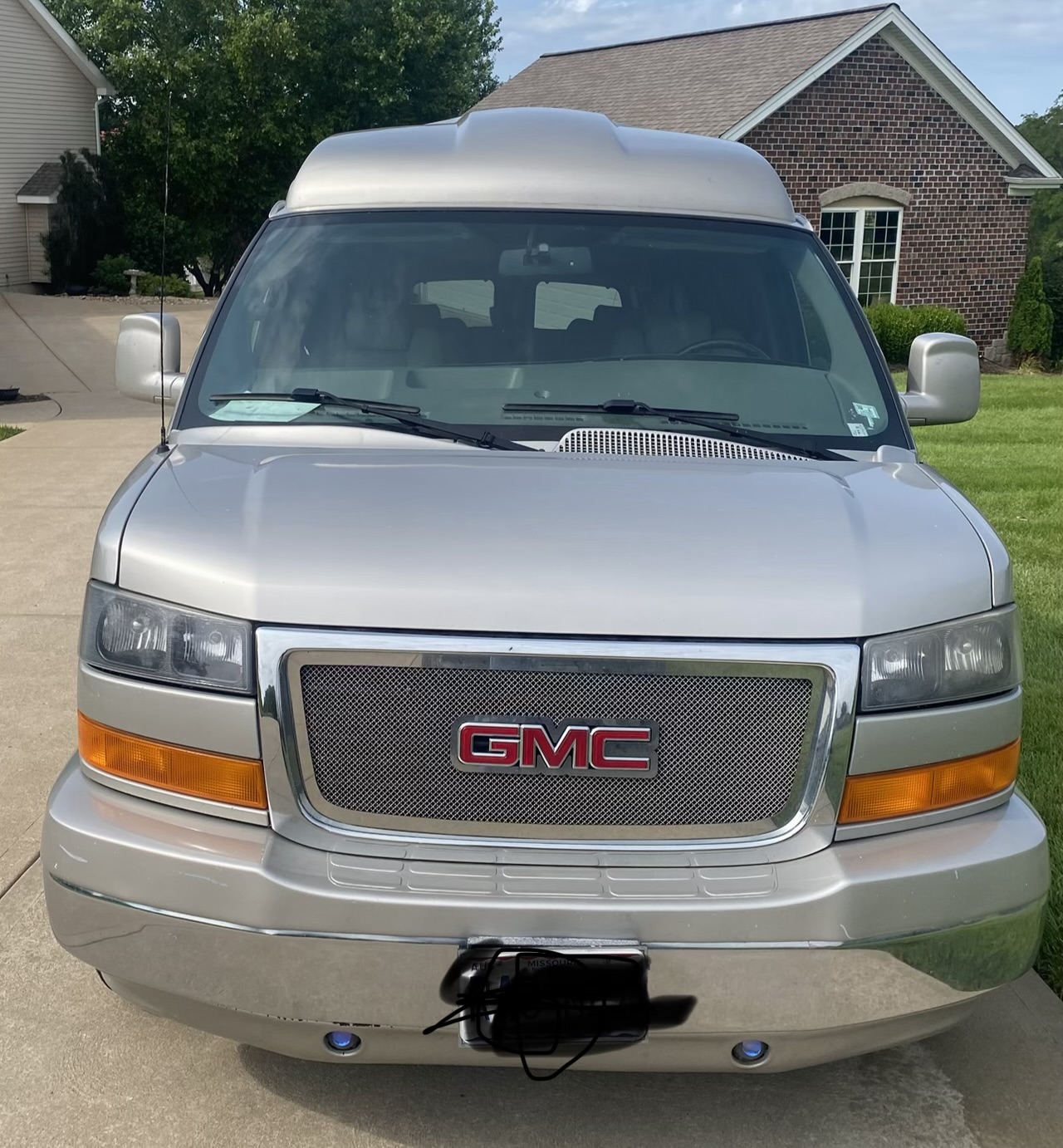 Used 2009 GMC Savana 1500 AWD w/ Preferred Equipment Group image 2