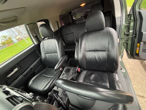 Used 2014 Toyota FJ Cruiser 4WD image 10