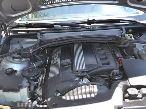 Used 2004 BMW 325i Sedan RWD image 16
