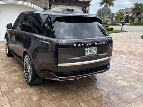 Used 2023 Land Rover Range Rover First Edition image 4