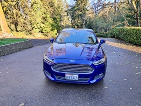 Used 2014 Ford Fusion SE image 2