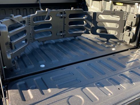 Used 2018 Ford F150 Platinum w/ Equipment Group 701A Luxury image 10