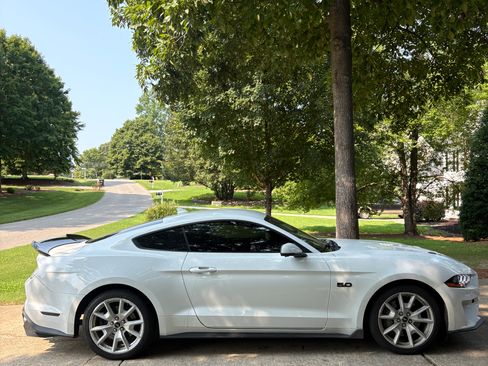 Used 2022 Ford Mustang GT Premium w/ Equipment Group 401A RWD image 5