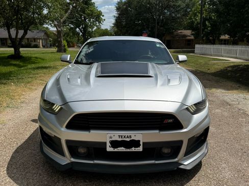 Used 2017 Ford Mustang GT Premium w/ GT Performance Package RWD image 5