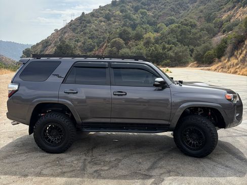 Used 2021 Toyota 4Runner TRD Off-Road Premium w/ Moonroof Package AWD/4WD image 1