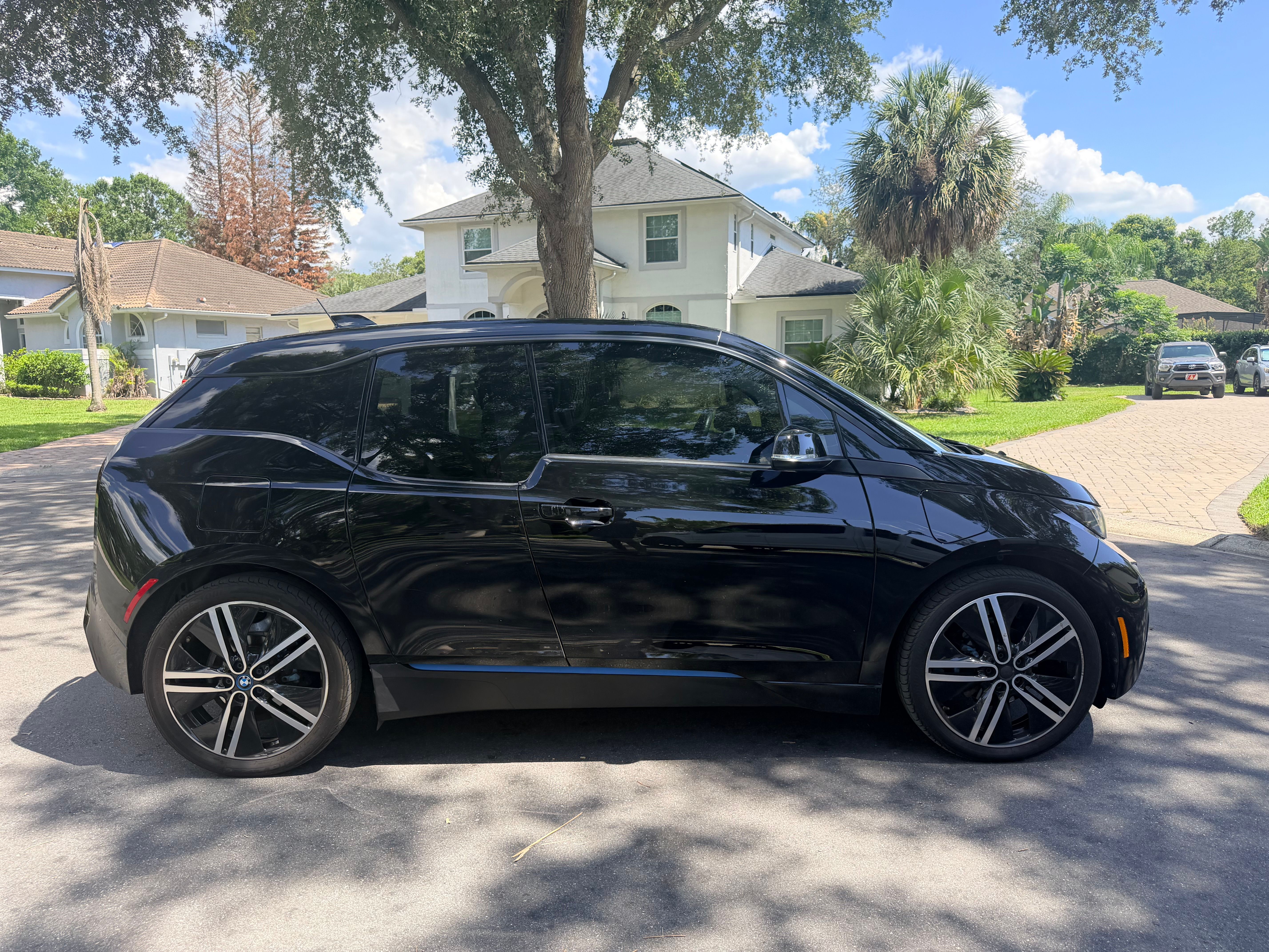 Used 2017 BMW i3 w/ Range Extender RWD image 4