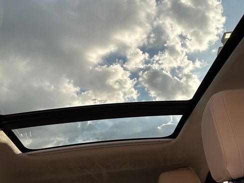 Used 2019 Jaguar F-PACE Premium image 11