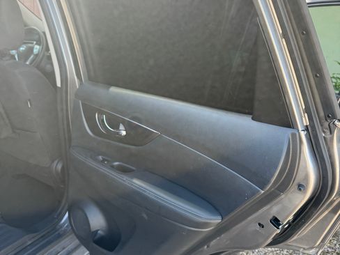 Used 2016 Nissan Rogue SV image 16