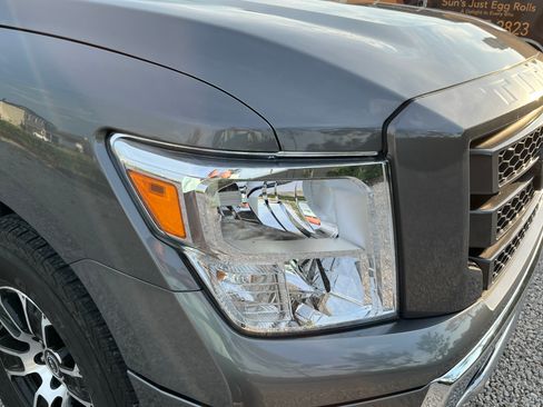 Used 2023 Nissan Titan SV w/ SV Convenience Package RWD image 17