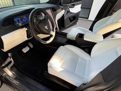 Used 2019 Tesla Model X P100D image 10