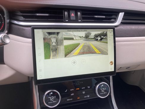 Used 2021 Jaguar XF SE image 5