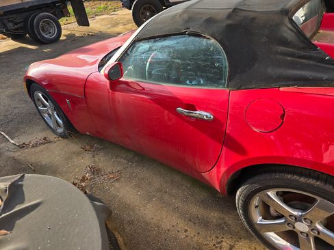 Used 2007 Pontiac Solstice Convertible w/ Premium Package image 4