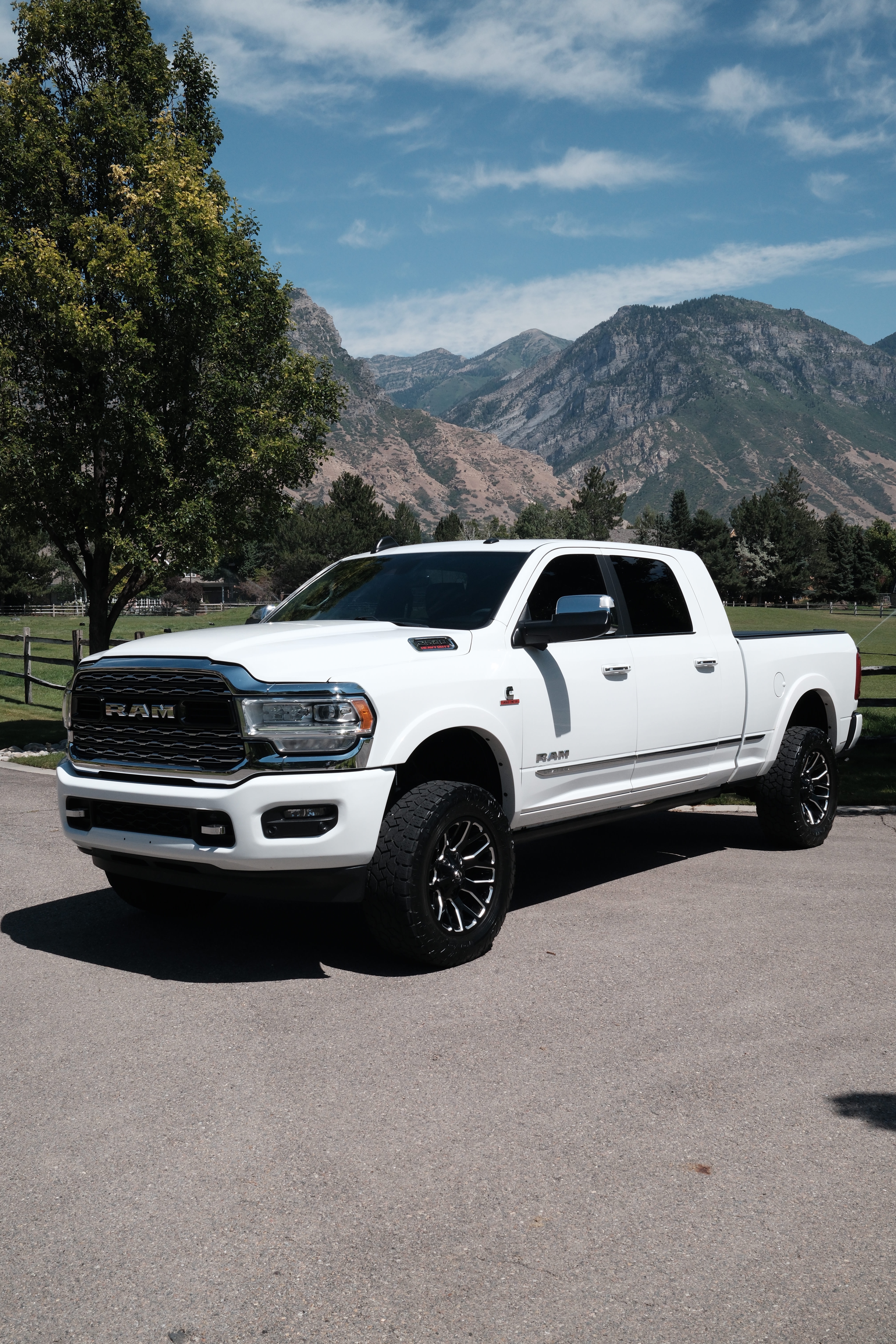 Used 2020 RAM 2500 Limited AWD/4WD image 1