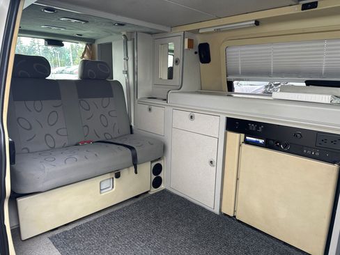 Used 2002 Volkswagen Eurovan Camper image 6