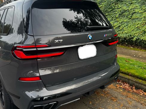Used 2024 BMW X7 M60i w/ Executive Package image 6