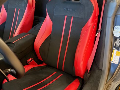 Used 2020 Aston Martin V8 Vantage Coupe image 22