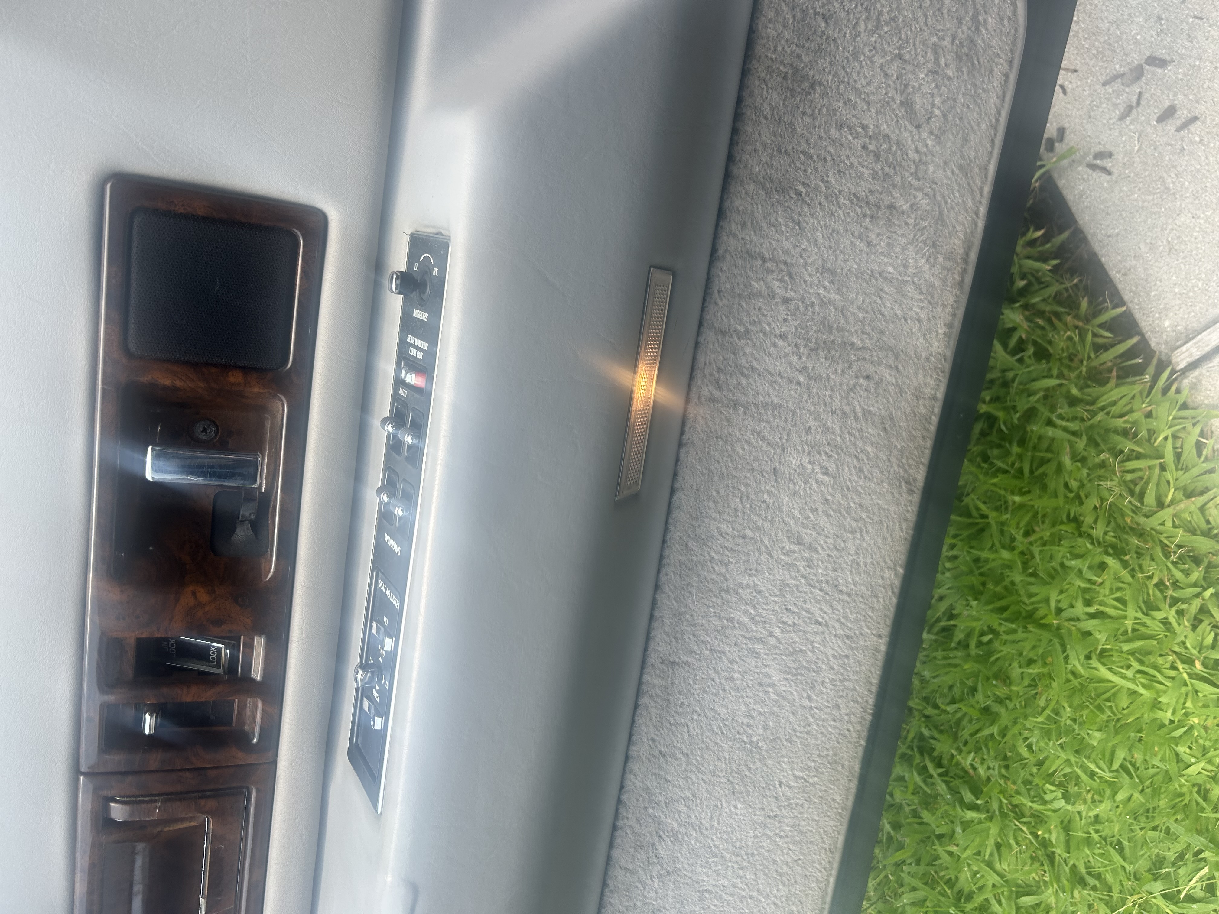 Used 1993 Cadillac Fleetwood Sedan RWD image 14