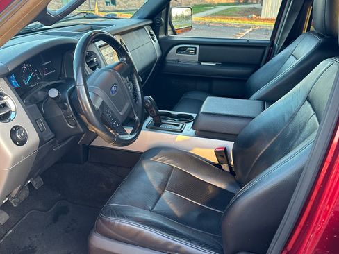 Used 2017 Ford Expedition XLT w/ Equipment Group 202A image 5