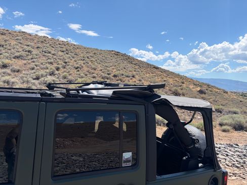 Used 2011 Jeep Wrangler Unlimited Sahara w/ Connectivity Group AWD/4WD image 27