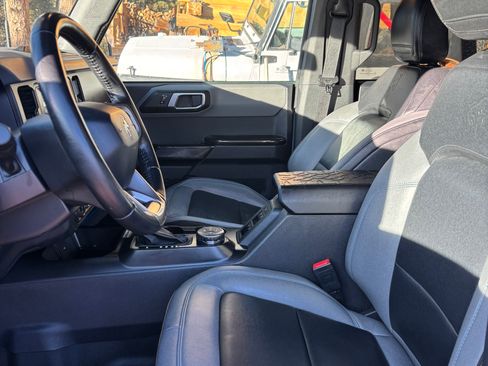 Used 2022 Ford Bronco Black Diamond w/ Sasquatch Package image 9