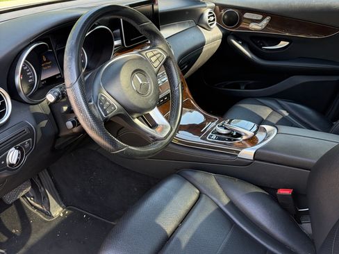 Used 2017 Mercedes-Benz GLC 300 4MATIC image 5