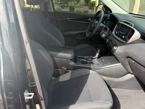 Used 2018 Kia Sorento L FWD image 9
