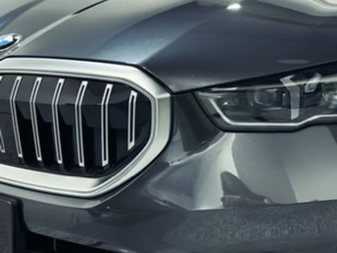 Used 2024 BMW 530i w/ Premium Package image 12