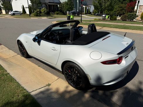 Used 2016 MAZDA MX-5 Miata Club w/ Brembo/BBS Package RWD image 5