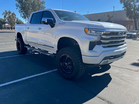 Used 2023 Chevrolet Silverado 1500 High Country w/ High Country Premium Package image 5