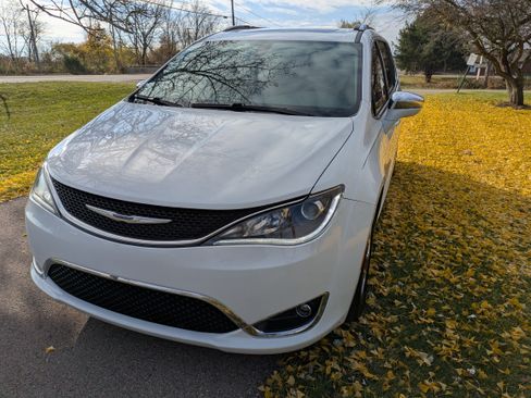 Used 2019 Chrysler Pacifica Limited image 10