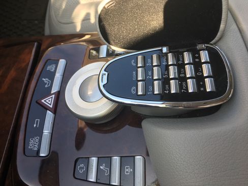 Used 2010 Mercedes-Benz S 550 image 2