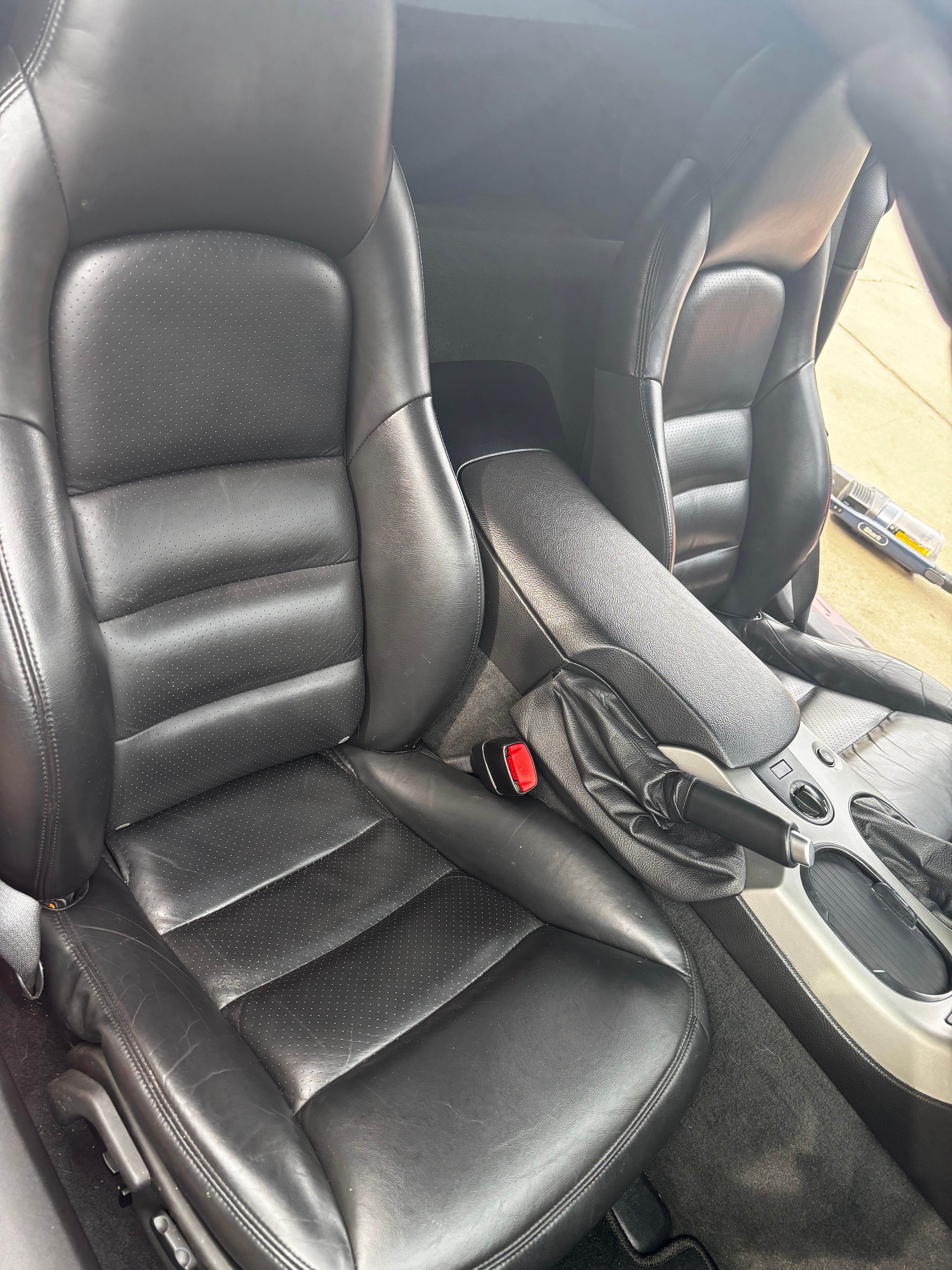 Used 2005 Chevrolet Corvette Coupe w/ Preferred Equipment Group RWD image 13