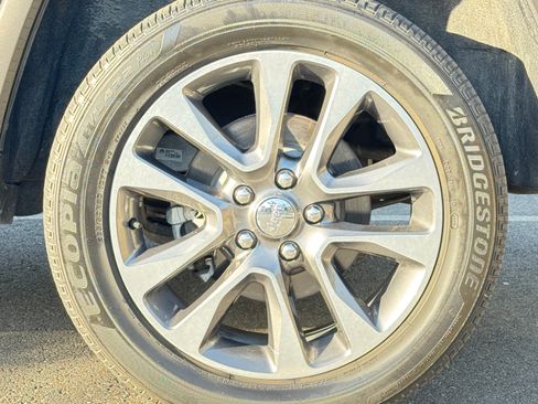 Used 2017 Jeep Grand Cherokee Overland AWD/4WD image 13