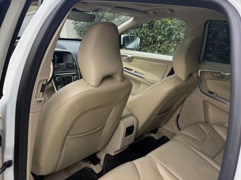 Used 2015 Volvo XC60 T5 Premier w/ Proximity Package image 12