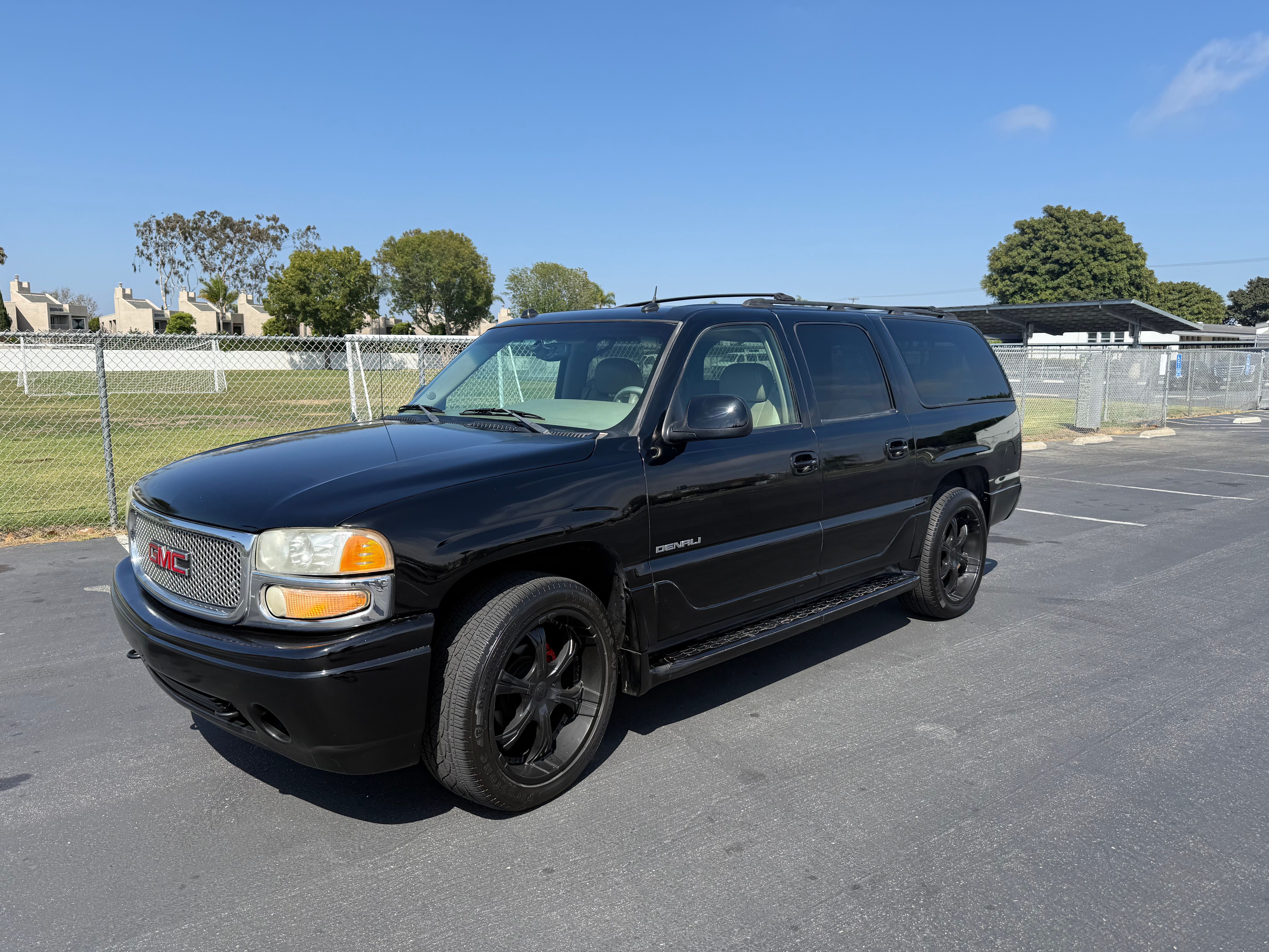 Used 2005 GMC Yukon XL Denali AWD/4WD image 1