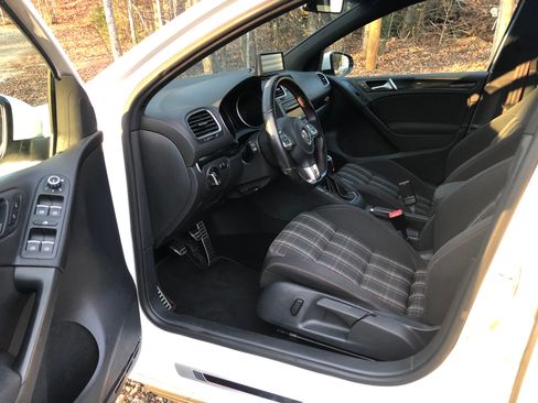 Used 2014 Volkswagen GTI Wolfsburg Edition image 14