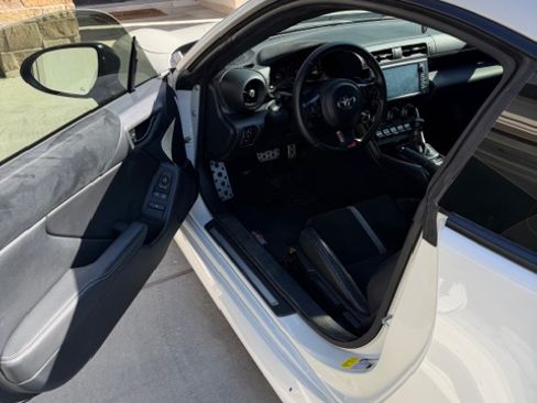 Used 2023 Toyota GR86 Premium image 5