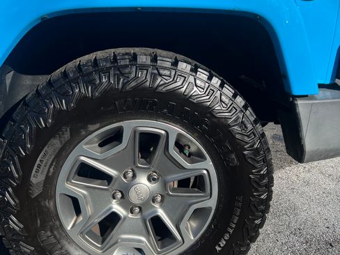 Used 2018 Jeep Wrangler Unlimited Rubicon w/ Connectivity Group image 10