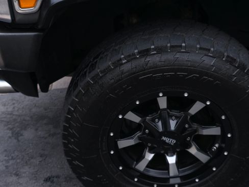 Used 2010 HUMMER H3 Luxury w/ Appearance Package image 14