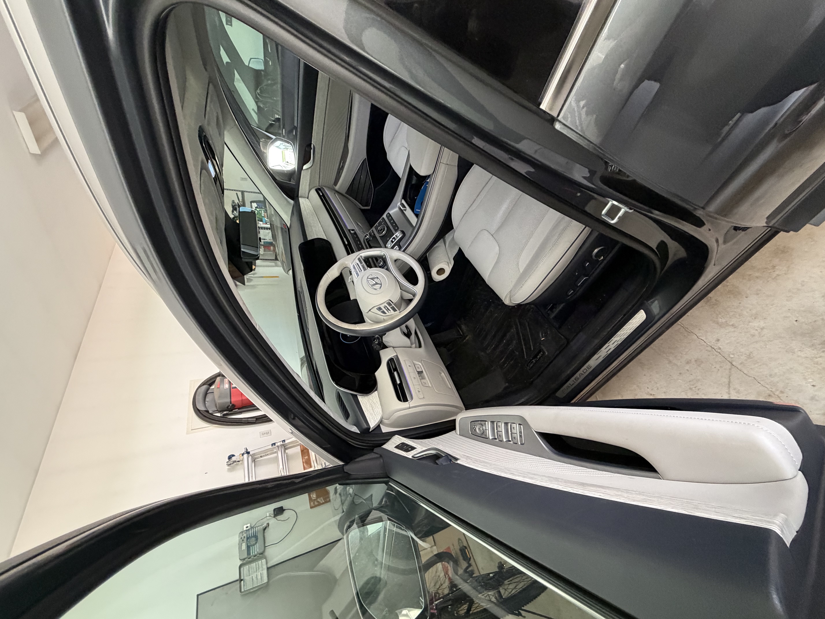 Used 2025 Hyundai Palisade Calligraphy AWD/4WD image 2