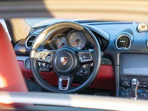 Used 2018 Porsche 718 Cayman S image 19