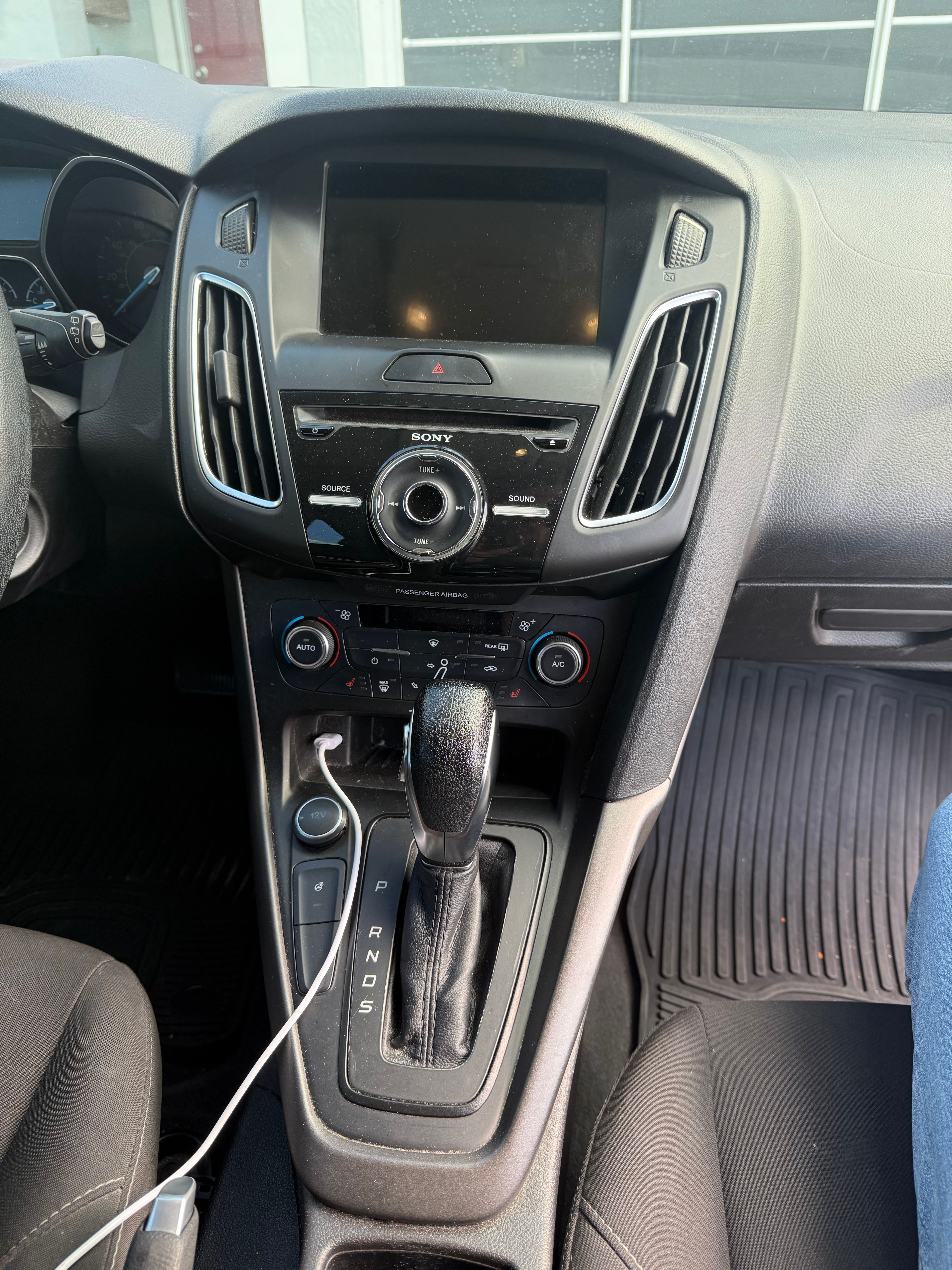 Used 2017 Ford Focus SEL w/ Cold Weather Package FWD image 6