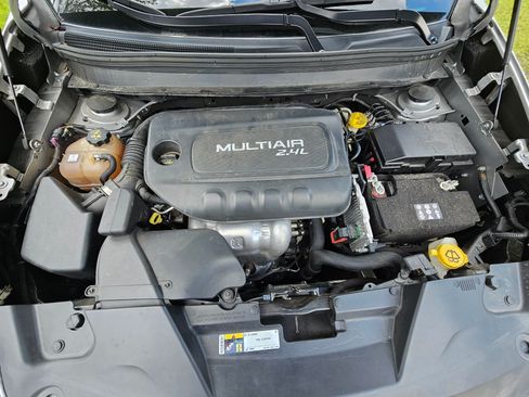 Used 2016 Jeep Cherokee Sport image 24