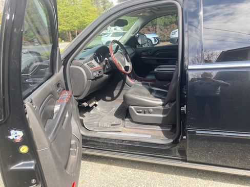 Used 2014 Cadillac Escalade ESV Premium image 7