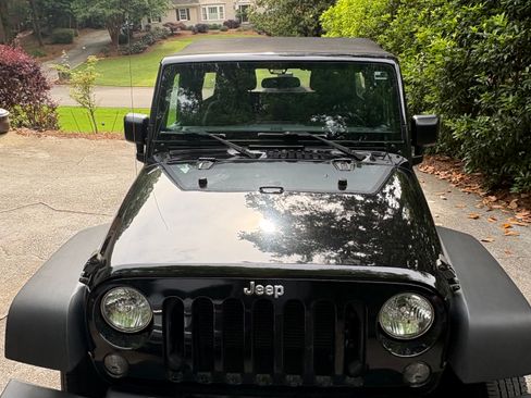 Used 2017 Jeep Wrangler Unlimited Sport w/ Connectivity Group AWD/4WD image 2