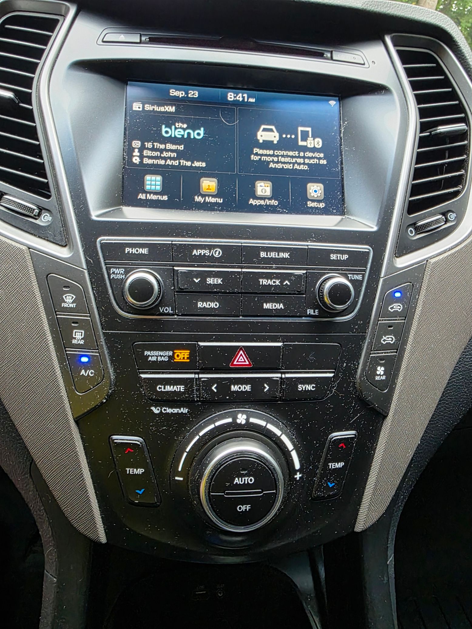 Used 2017 Hyundai Santa Fe SE FWD image 12