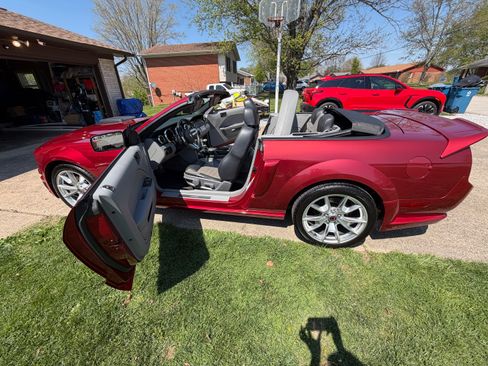 Used 2005 Ford Mustang Premium image 19