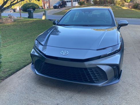 Used 2025 Toyota Camry SE image 2