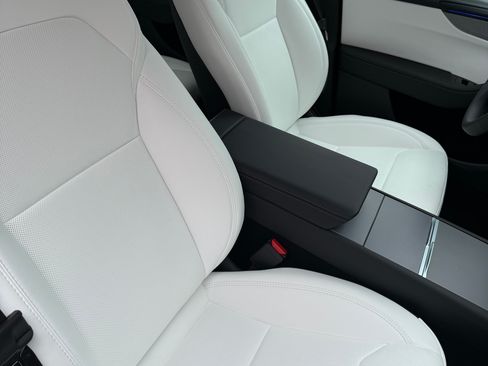 Used 2026 Tesla Model Y Long Range image 15