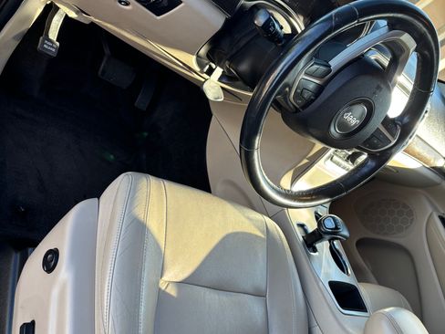 Used 2015 Jeep Grand Cherokee Limited image 12